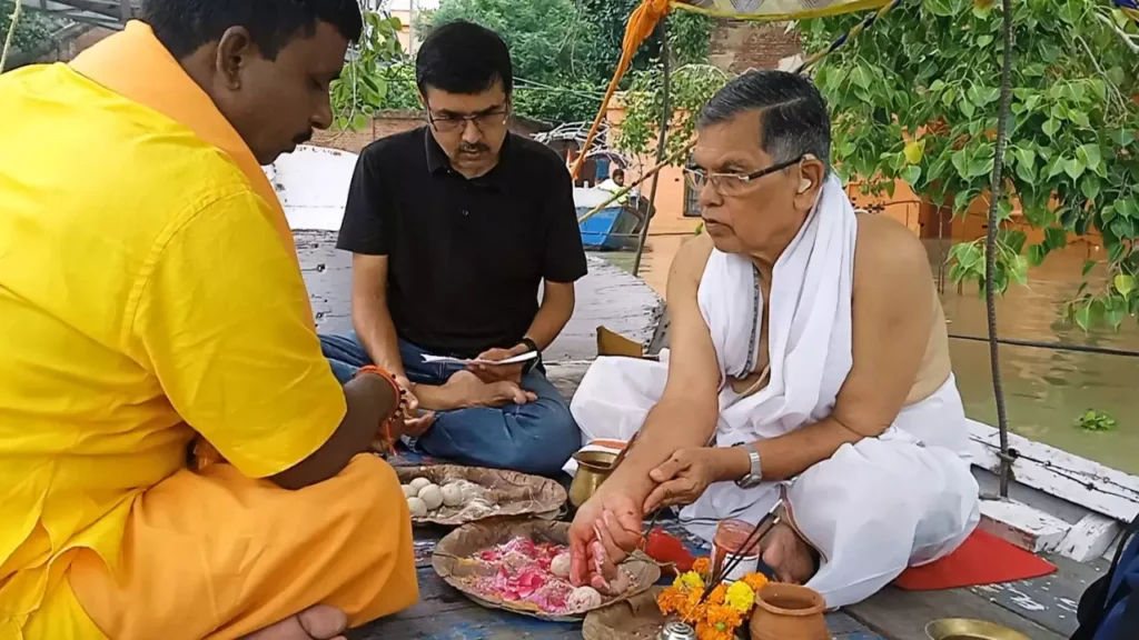 Image of person doing pind daan- Why Pitrupaksha in Prayagraj
