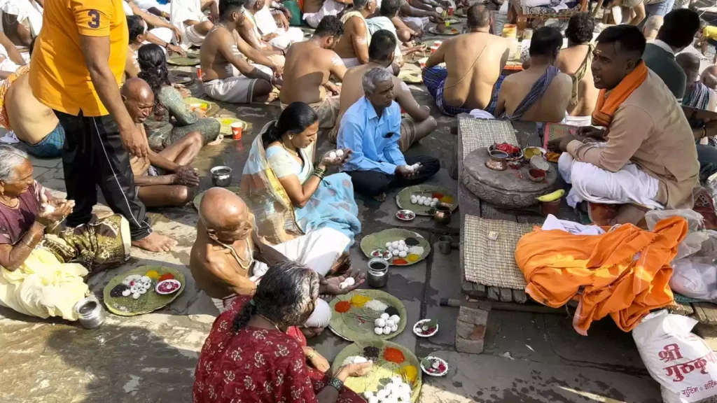 Group of people doing pindd Daan- Pitru Paksha Around the World