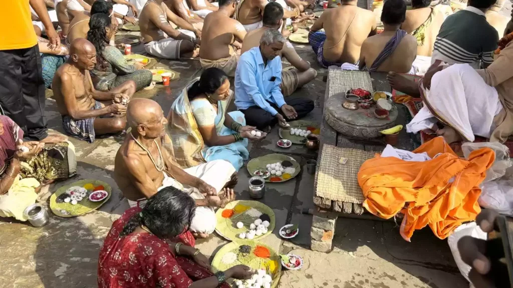 Image of a group doing pind daan rituals- An Interplay of Astronomy