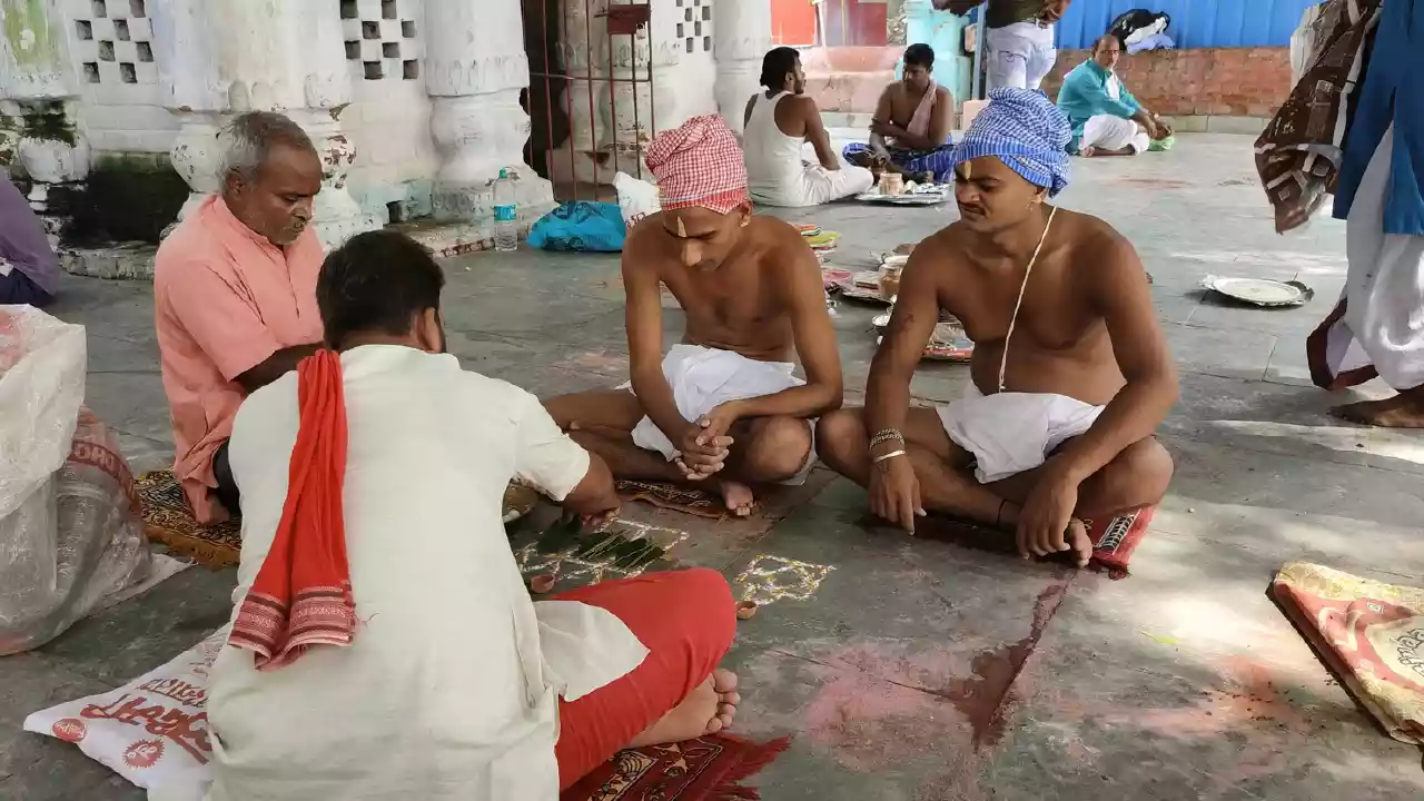 Photo of devotees performing shradh in gaya - From Pitra Dosha to Pitru Kripa
