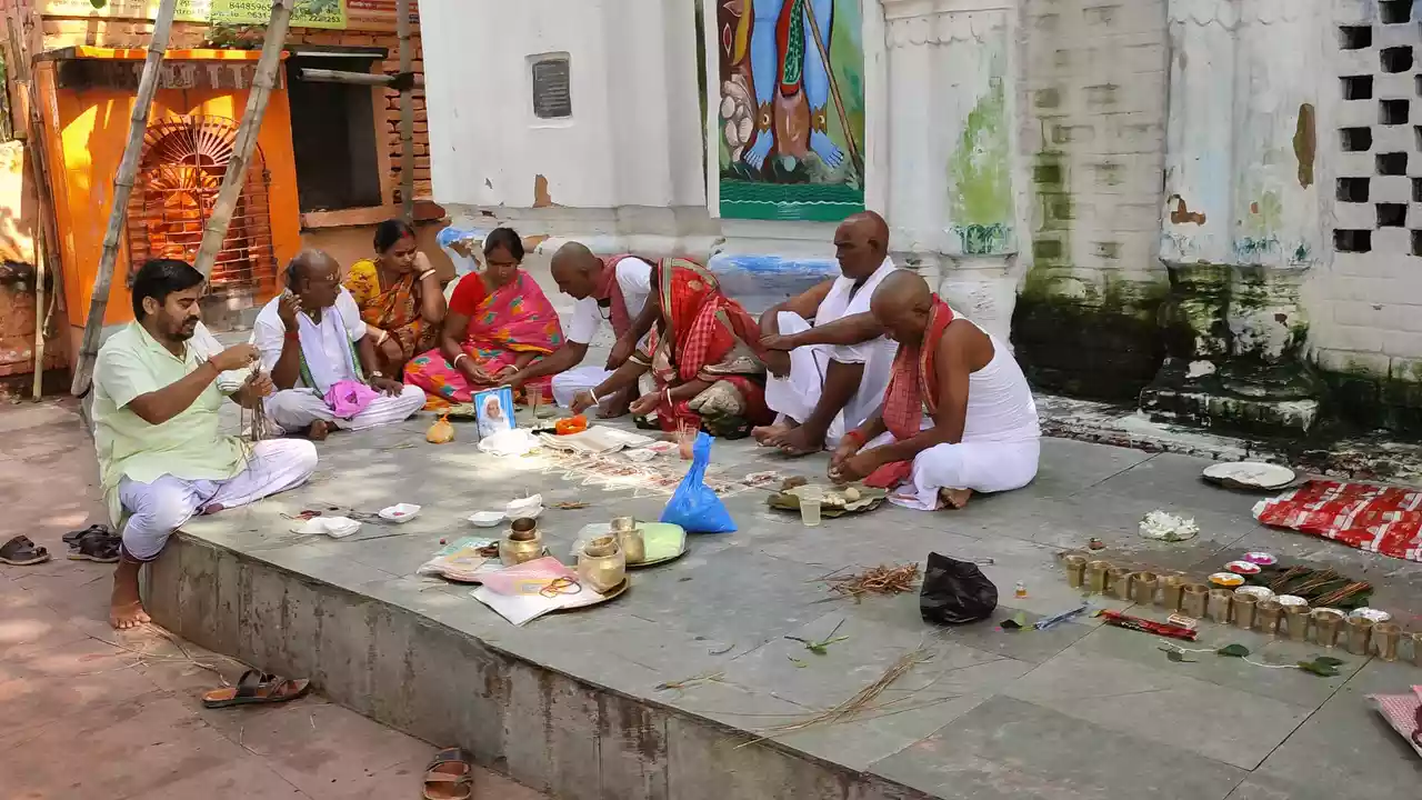 Photo of devotees performing shradh in gaya - From Pitra Dosha to Pitru Kripa