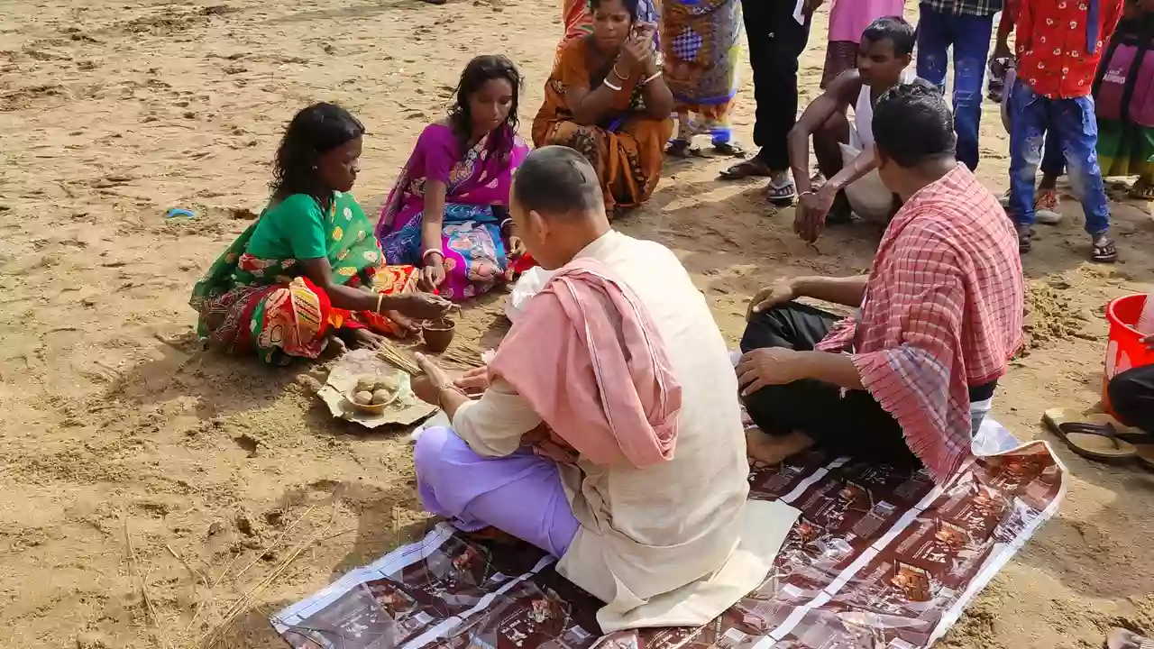 Photo of women performing pind daan at gaya- if Shraddha Is not Performed?