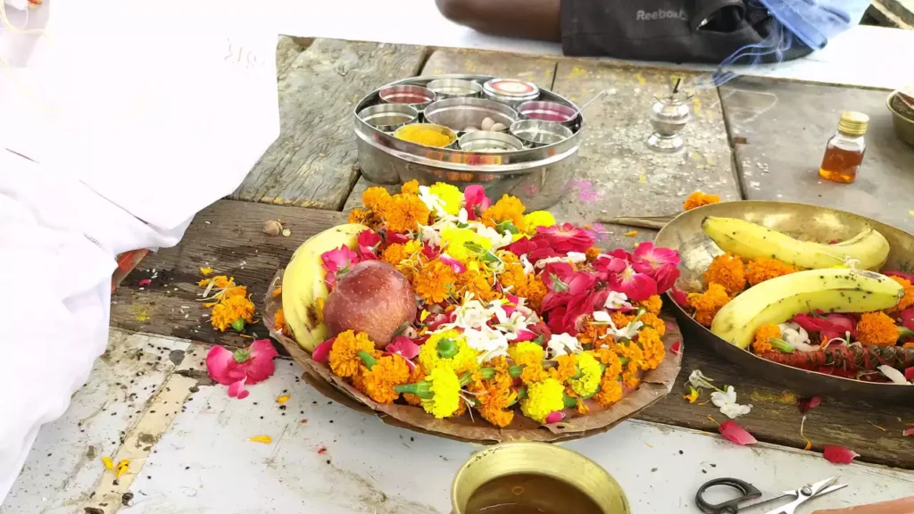 Image of a plate where some fruits and flower like a offering to their ancestors