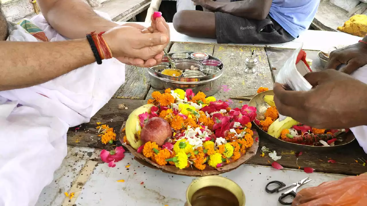 Photo of a devotee doing sankalpa - Deep Reflections During Pitrupaksha