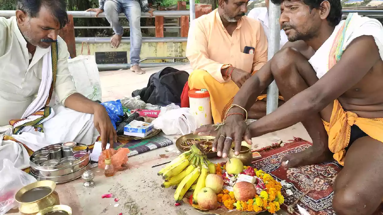 Photo of a devotee doing pind daan - Deep Reflections During Pitrupaksha